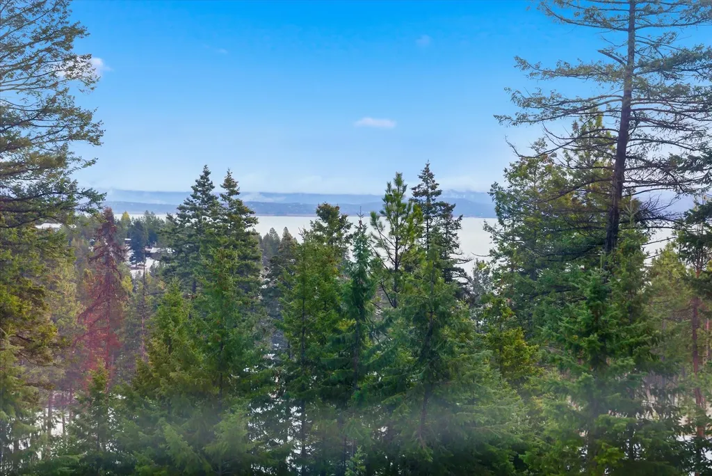532 Grayling Road Lakeside MT 59922