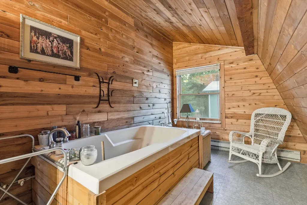 532 Grayling Road Lakeside MT 59922