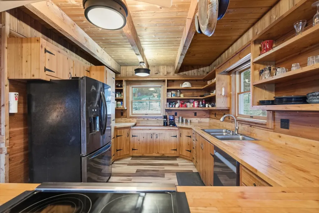 532 Grayling Road Lakeside MT 59922