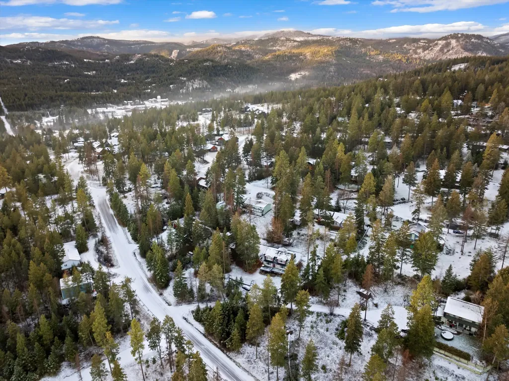 532 Grayling Road Lakeside MT 59922