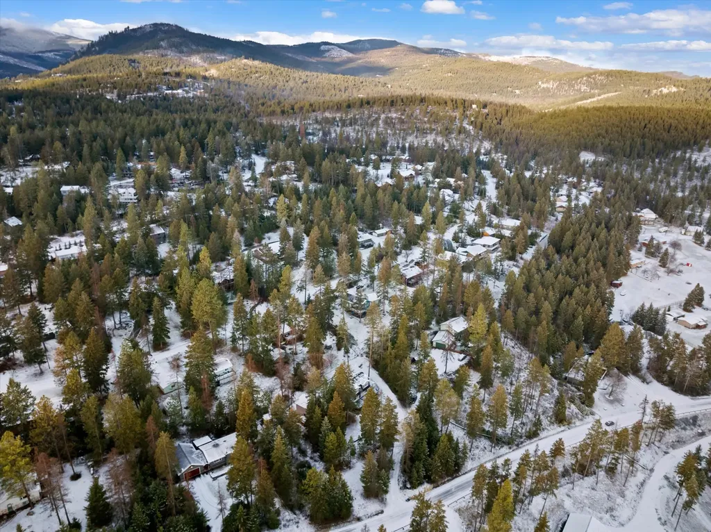 532 Grayling Road Lakeside MT 59922