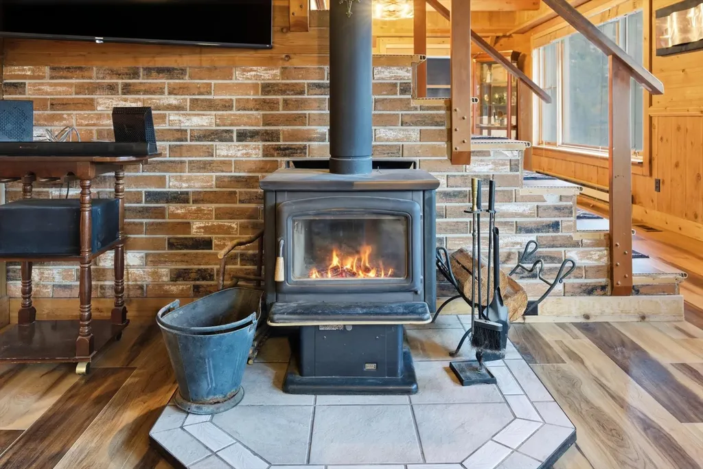 532 Grayling Road Lakeside MT 59922
