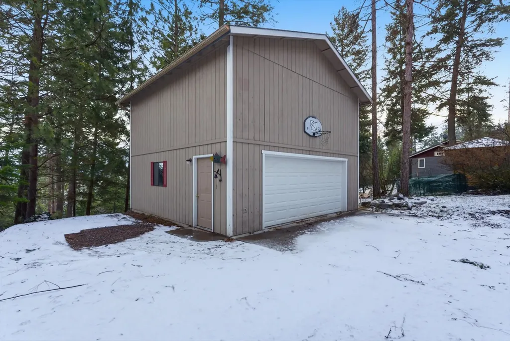 532 Grayling Road Lakeside MT 59922