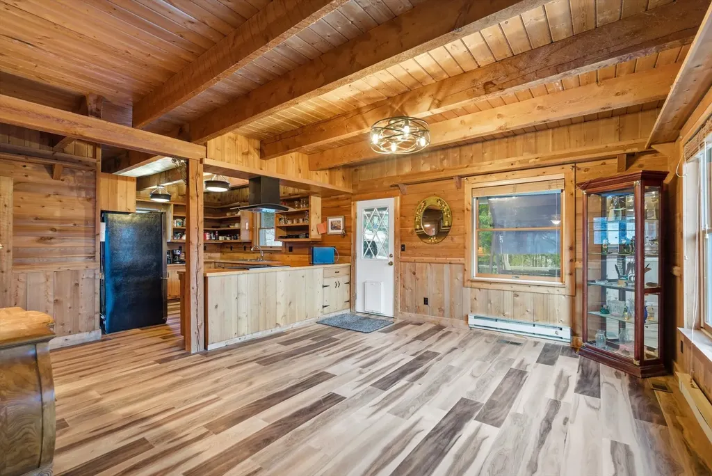 532 Grayling Road Lakeside MT 59922