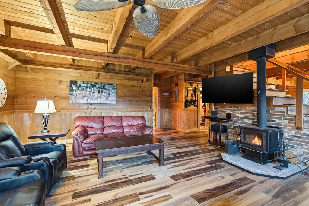532 Grayling Road Lakeside MT 59922
