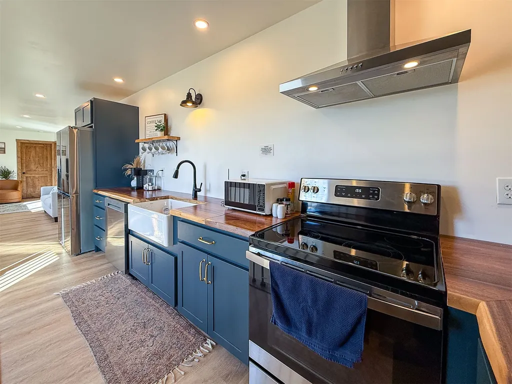 460 13th Lane SW Fairfield MT 59436