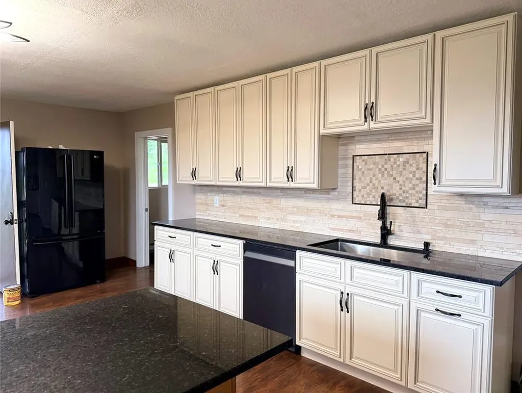 19649 Golden Pine Lane Proctor MT 59929