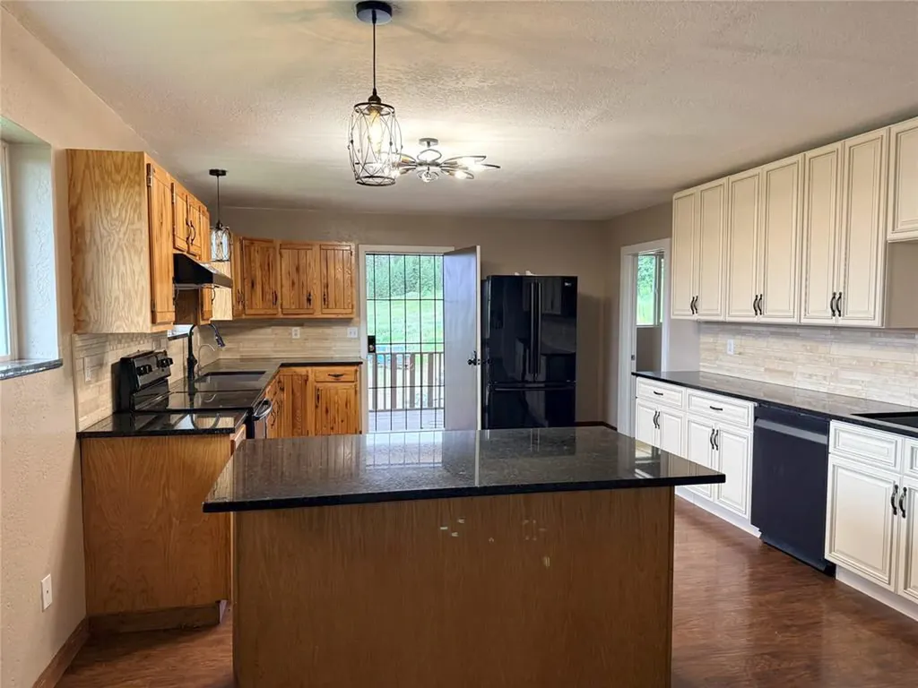 19649 Golden Pine Lane Proctor MT 59929