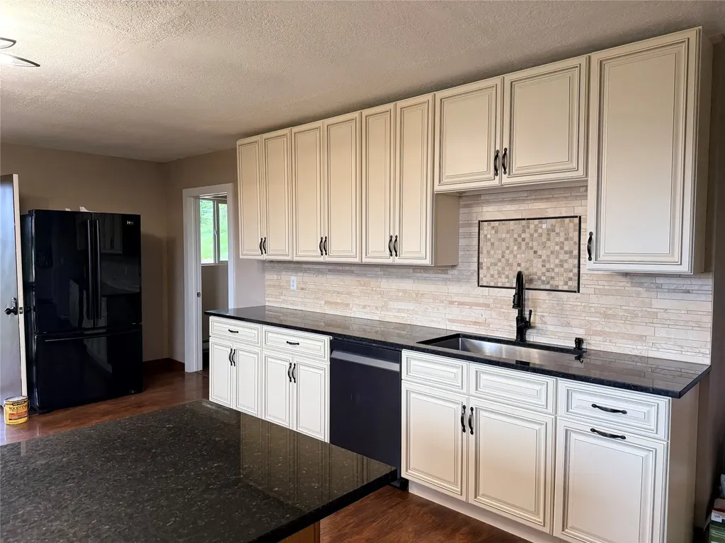 19649 Golden Pine Lane Proctor MT 59929