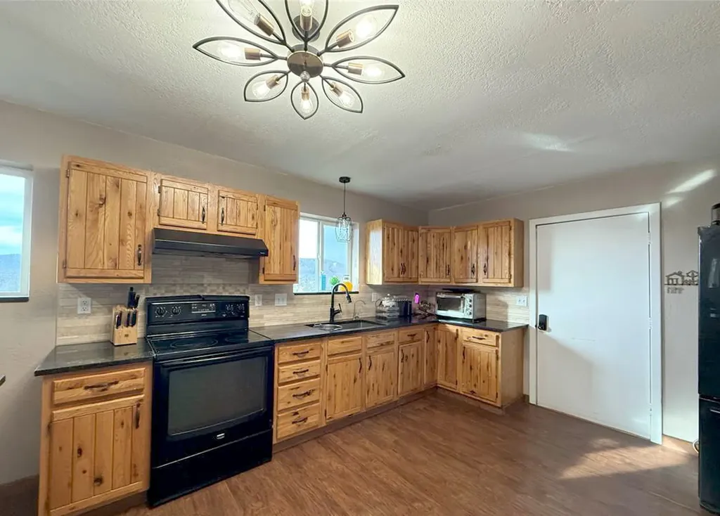 19649 Golden Pine Lane Proctor MT 59929