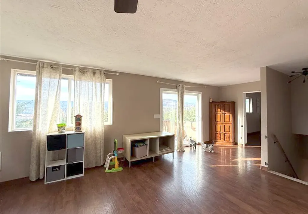 19649 Golden Pine Lane Proctor MT 59929
