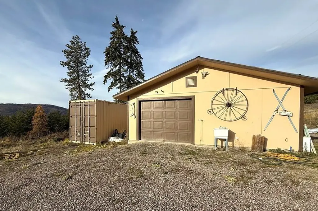 19649 Golden Pine Lane Proctor MT 59929