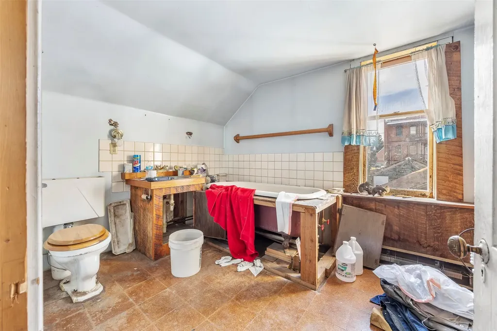 225 S Dakota Street Butte MT 59701