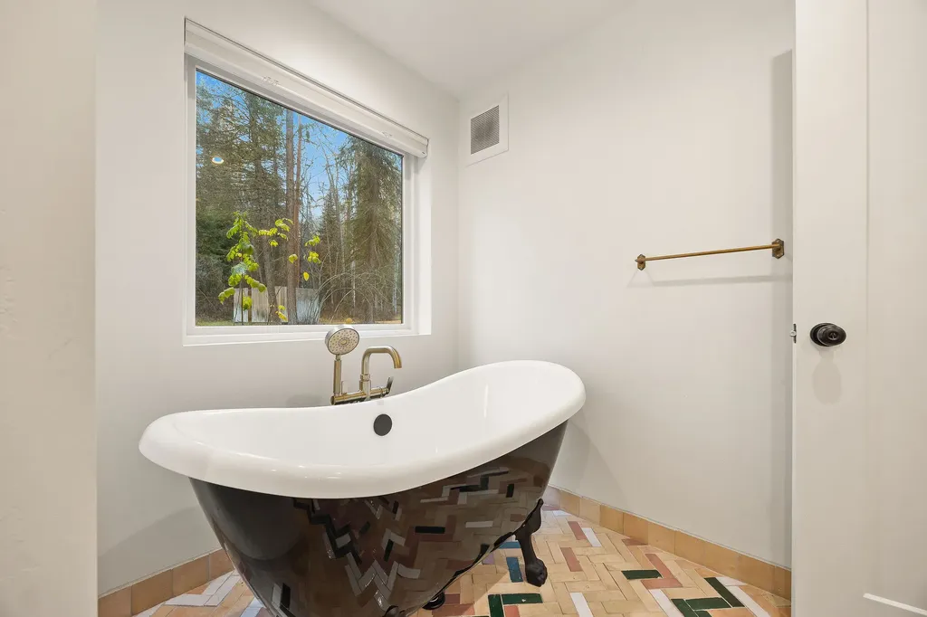 123 Little Mountain Road Whitefish MT 59937