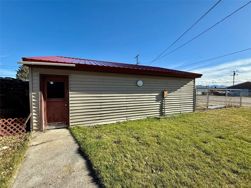713 W Conley Avenue Deer Lodge MT 59722