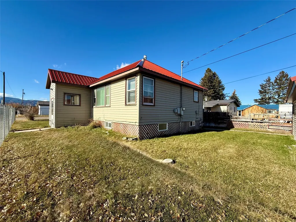 713 W Conley Avenue Deer Lodge MT 59722