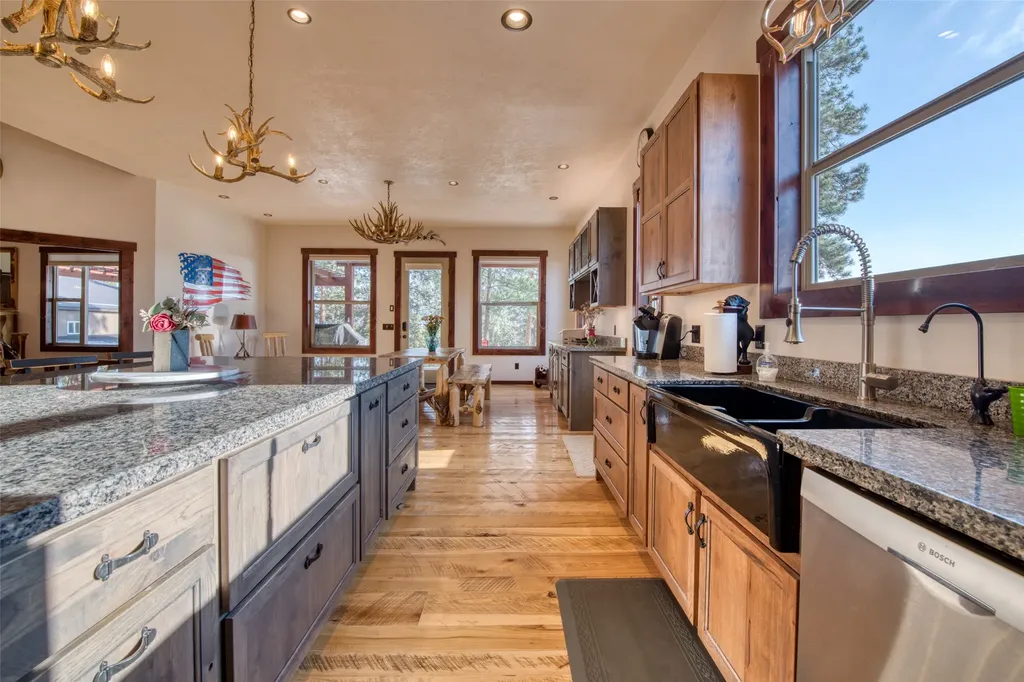 217 Peekaboo Trail Hamilton MT 59840