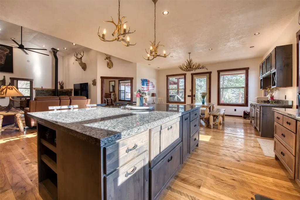 217 Peekaboo Trail Hamilton MT 59840