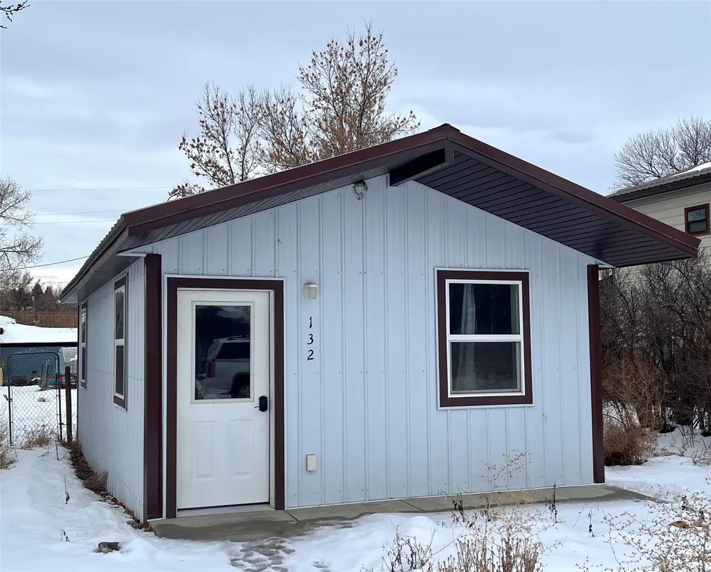 132 E Richland Avenue Shelby MT 59474