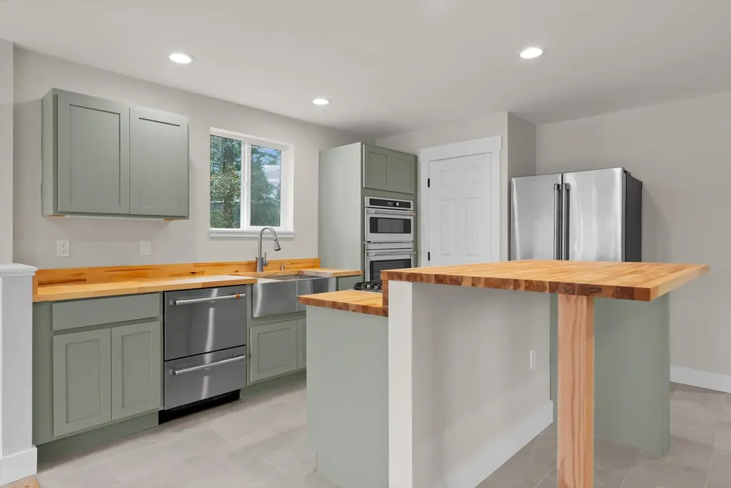 1844 Echo Cabin Loop Bigfork MT 59911
