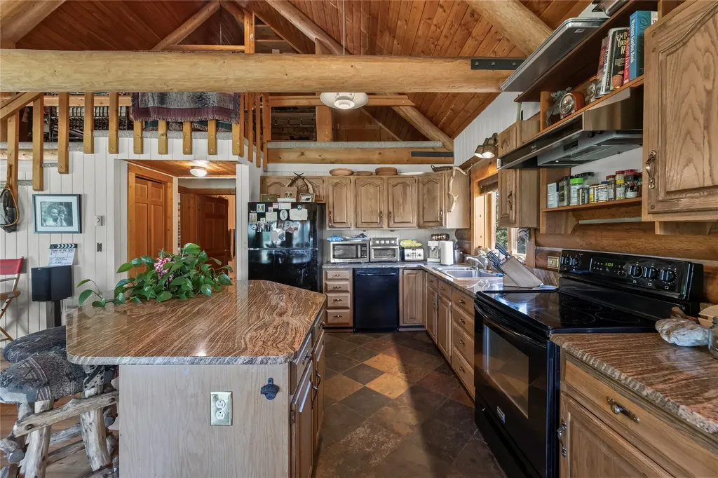 380 W Boulder Road Mcleod MT 59052