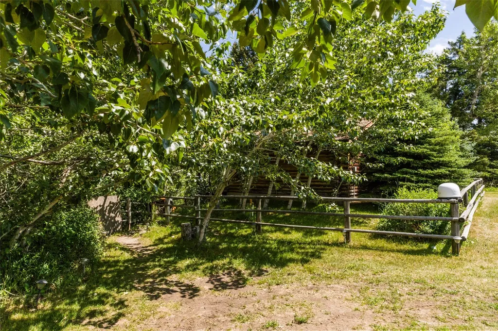 380 W Boulder Road Mcleod MT 59052