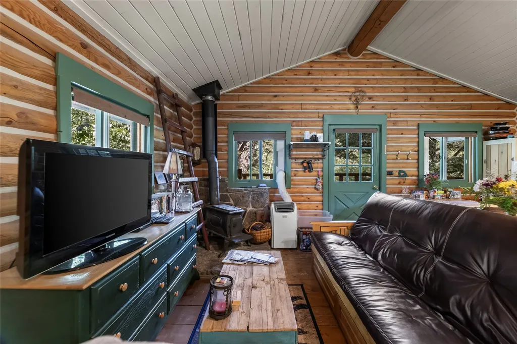 380 W Boulder Road Mcleod MT 59052