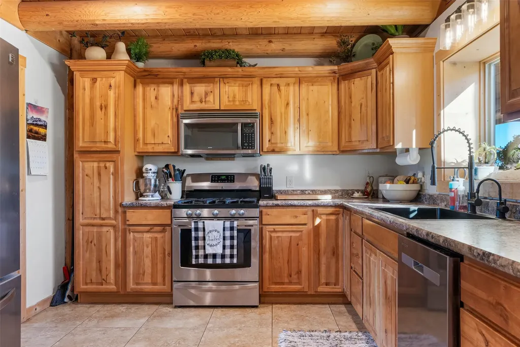 2374 Hamby Lane Victor MT 59875