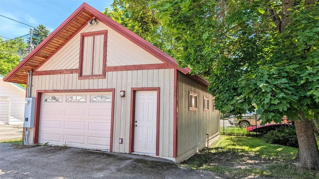 327 Spokane Avenue Whitefish MT 59937
