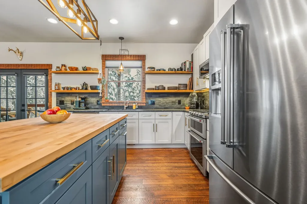 221 Belterra Lane Bigfork MT 59911