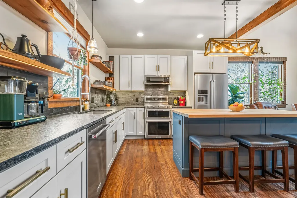 221 Belterra Lane Bigfork MT 59911