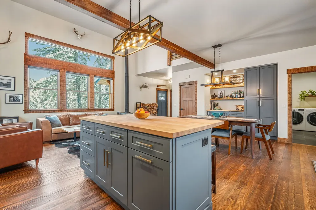 221 Belterra Lane Bigfork MT 59911
