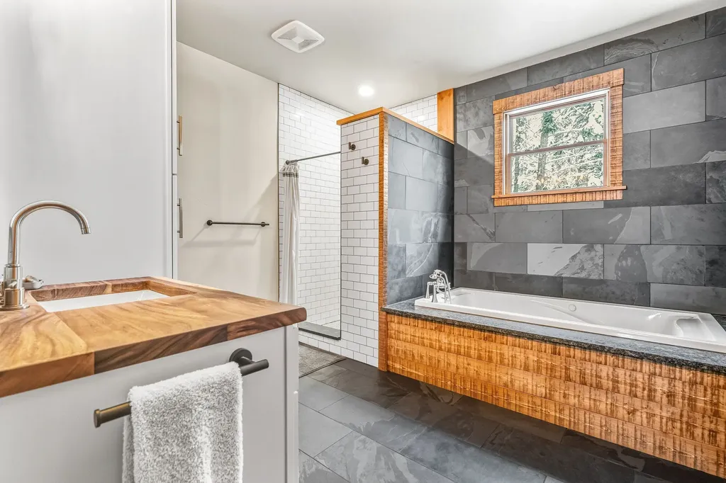 221 Belterra Lane Bigfork MT 59911