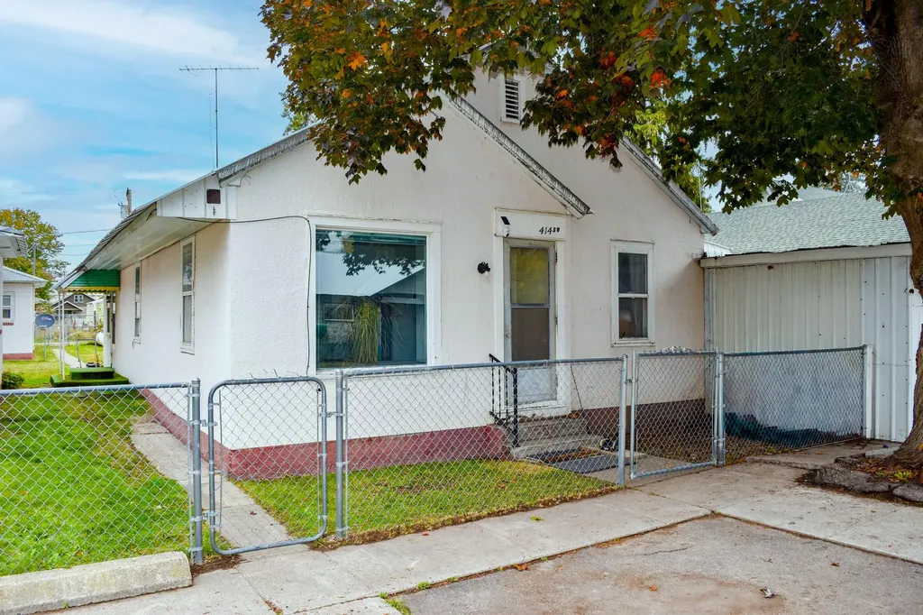 414 & 414 1/2 Buchanan Street SW Ronan MT 59864
