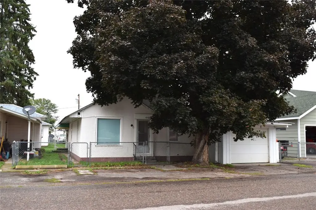 414 & 414 1/2 Buchanan Street SW Ronan MT 59864