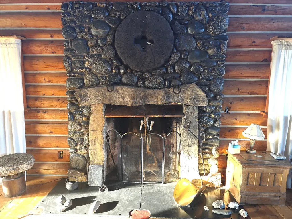 2326 Middle Bear Creek Road Victor MT 59875