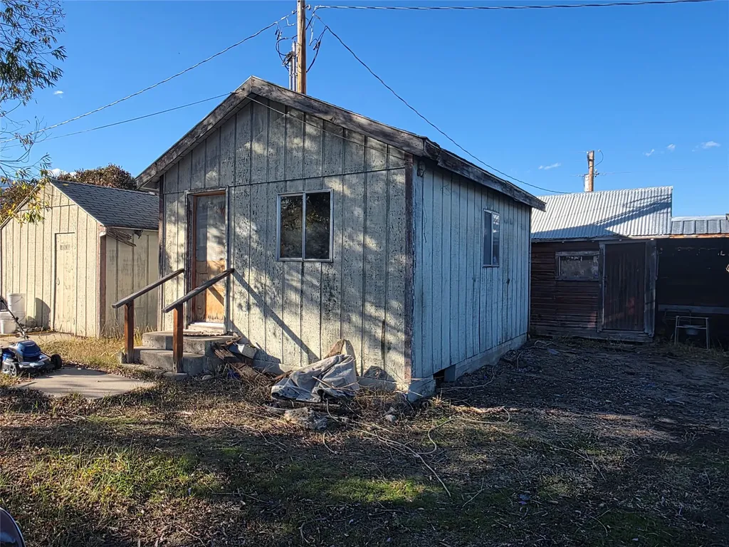 2326 Middle Bear Creek Road Victor MT 59875