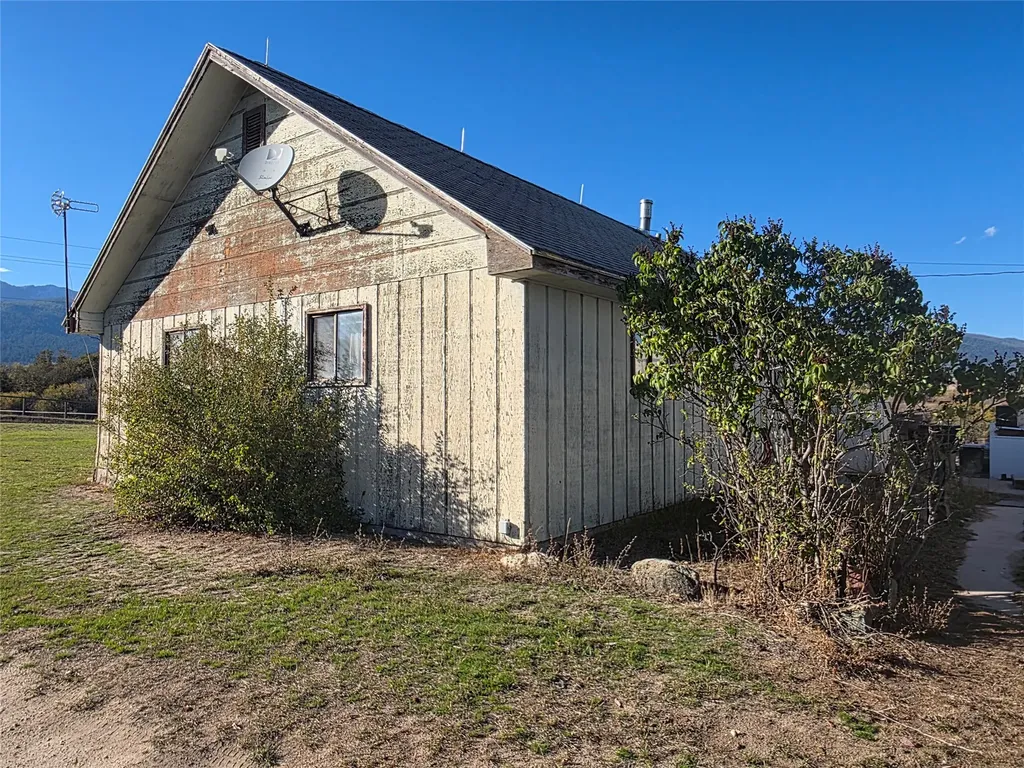 2326 Middle Bear Creek Road Victor MT 59875