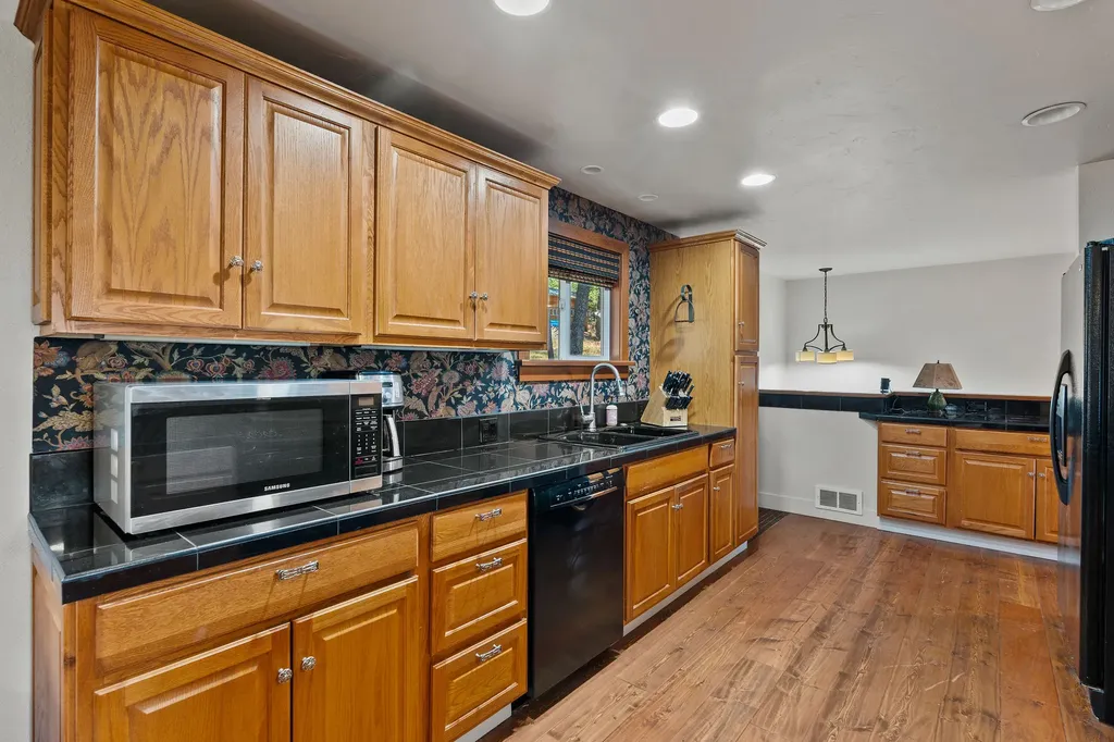 92 Grandview Terrace Lakeside MT 59922