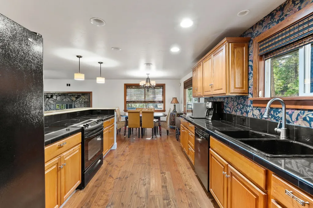 92 Grandview Terrace Lakeside MT 59922