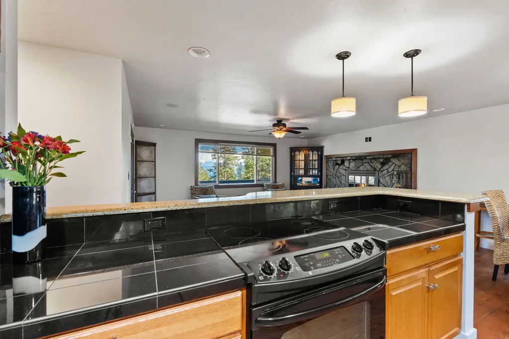 92 Grandview Terrace Lakeside MT 59922