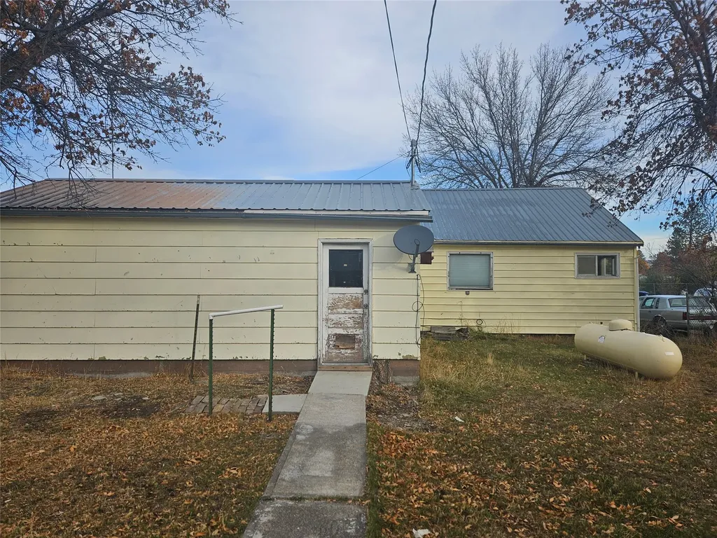 621 2nd Avenue S Hot Springs MT 59845