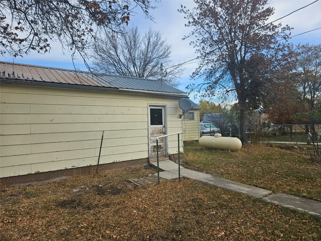 621 2nd Avenue S Hot Springs MT 59845