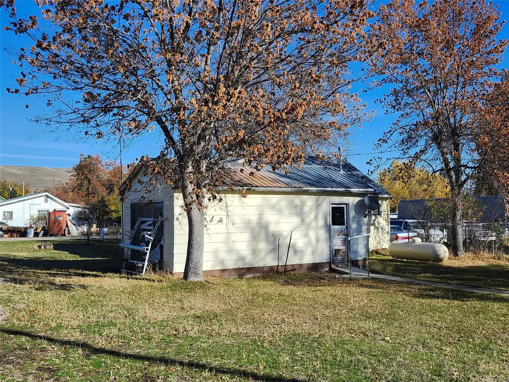 621 2nd Avenue S Hot Springs MT 59845