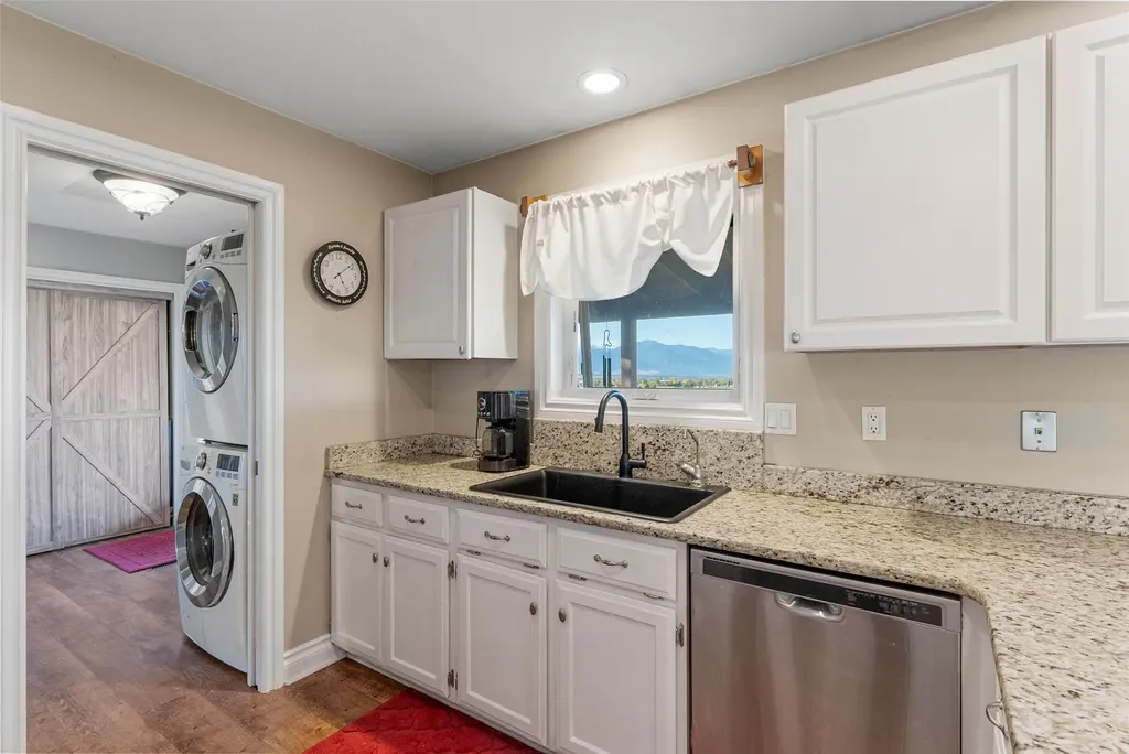 794 Mason Lane Corvallis MT 59828