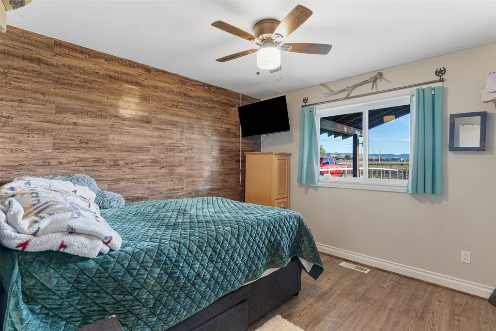 794 Mason Lane Corvallis MT 59828