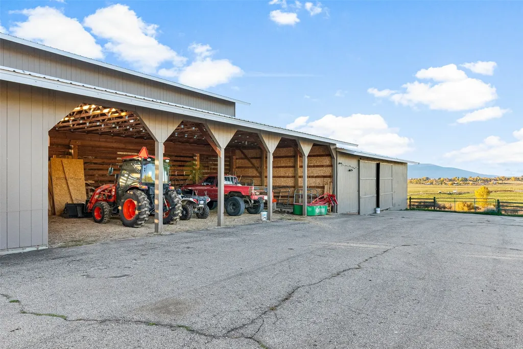794 Mason Lane Corvallis MT 59828