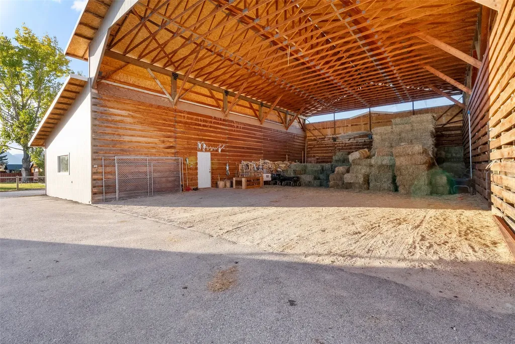 794 Mason Lane Corvallis MT 59828