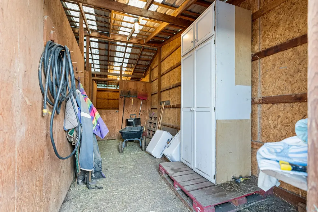 794 Mason Lane Corvallis MT 59828