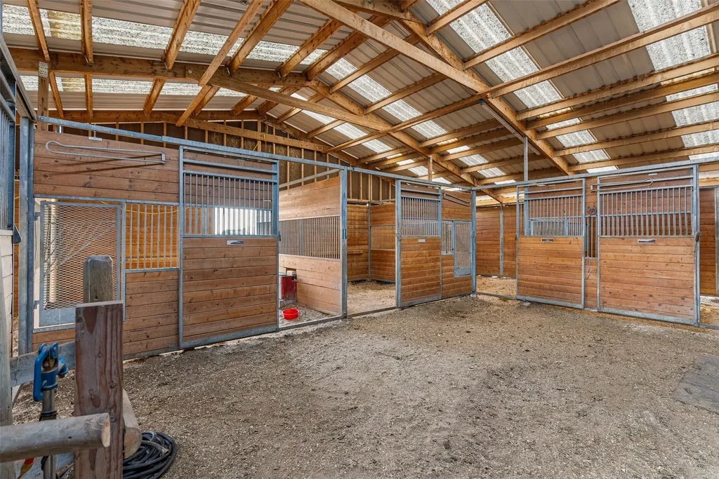794 Mason Lane Corvallis MT 59828